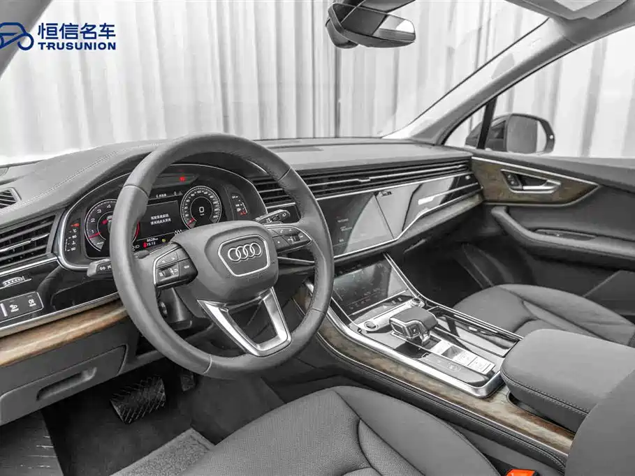 Audi Q7 2023 55 TFSI quattro S line Sport