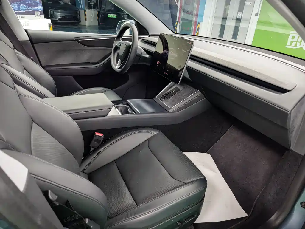 Tesla Model Y 2025 Rear-Wheel Drive