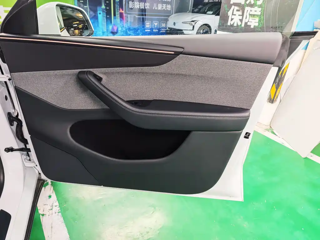 Tesla Model Y 2025 Rear-Wheel Drive