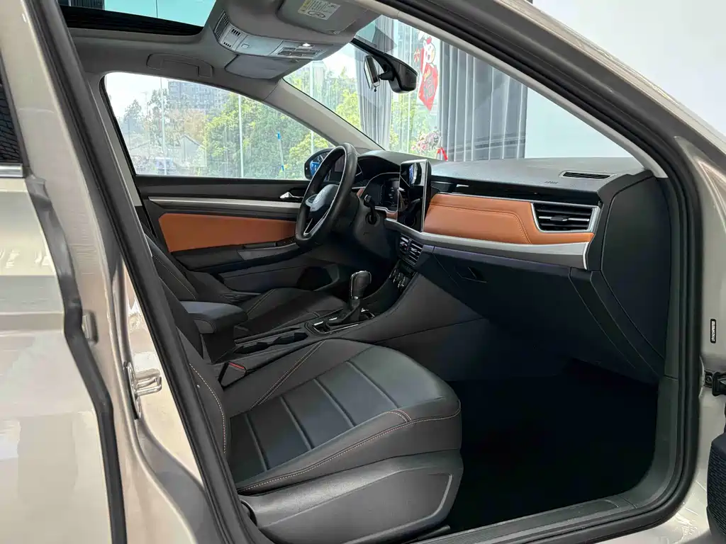 Bora 2023 200TSI DSG Zhixing PRO