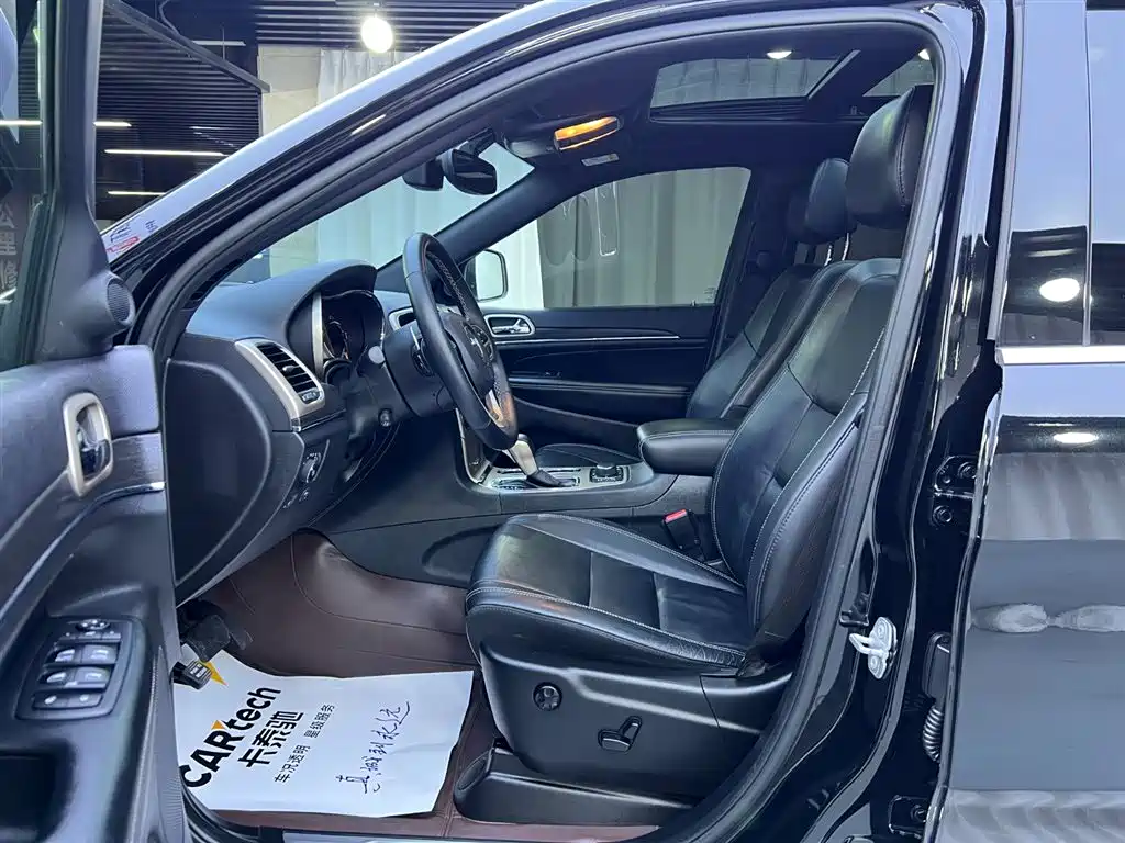 Jeep Grand Cherokee 2017 3.6L Elite Navigation Edition