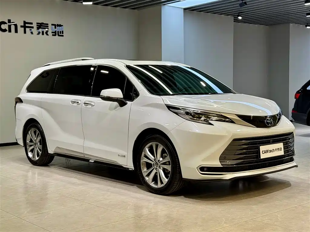 SIENNA 2023 2.5L HEV Platinum Edition