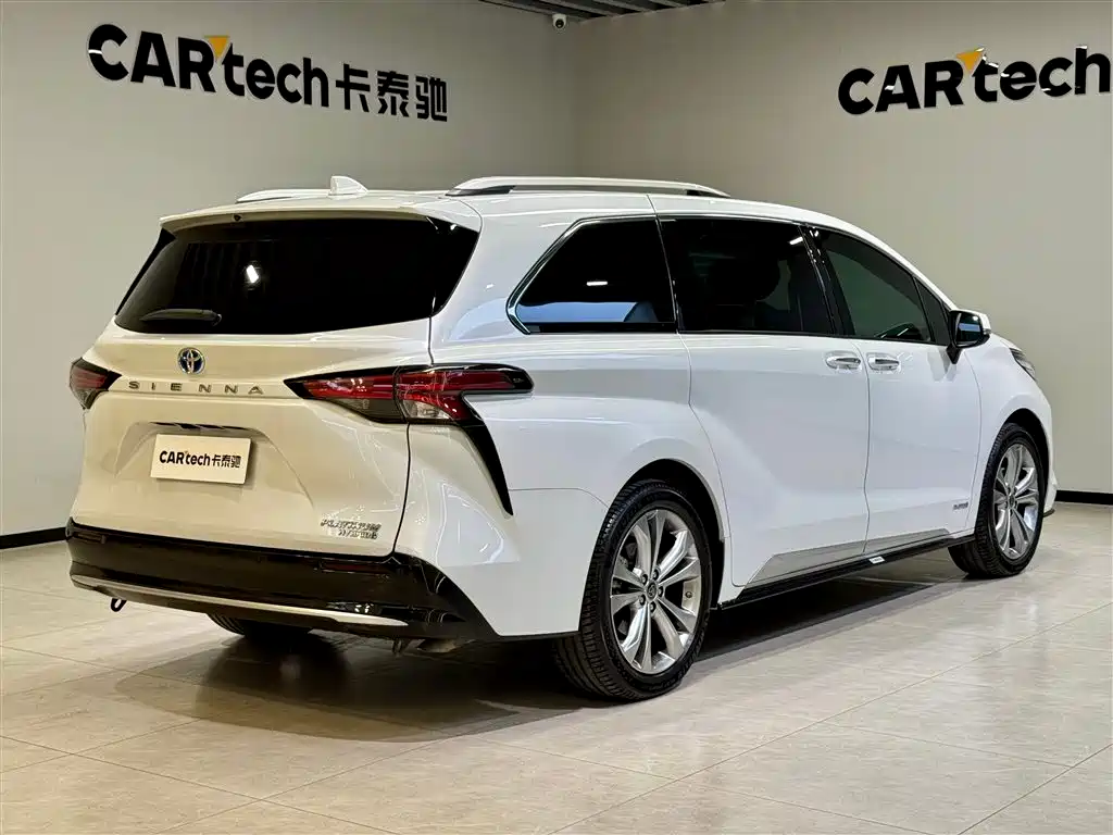 SIENNA 2023 2.5L HEV Platinum Edition