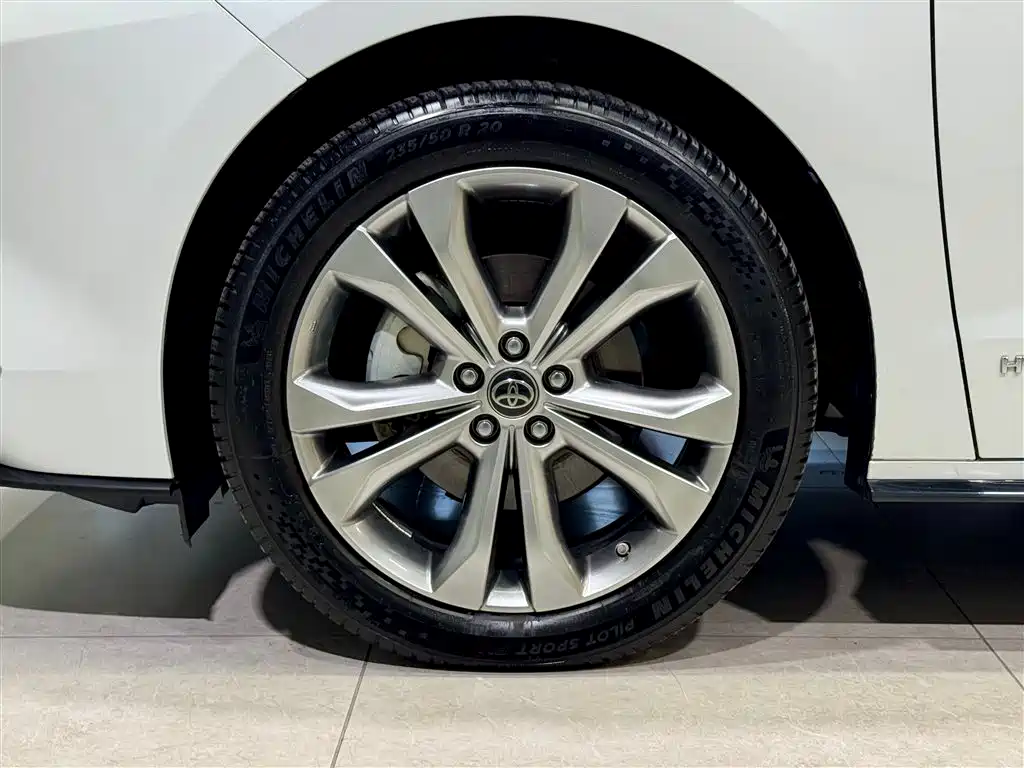 SIENNA 2023 2.5L HEV Platinum Edition