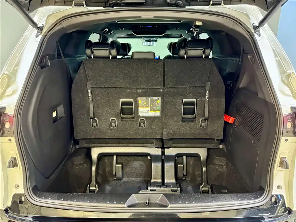 SIENNA 2023 2.5L HEV Platinum Edition