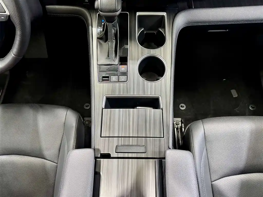 SIENNA 2023 2.5L HEV Platinum Edition