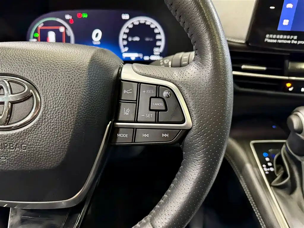 SIENNA 2023 2.5L HEV Platinum Edition