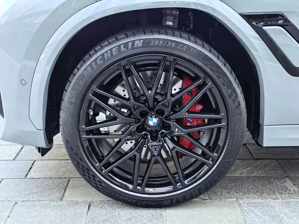 BMW X6 M Competition 2023 - фото 4