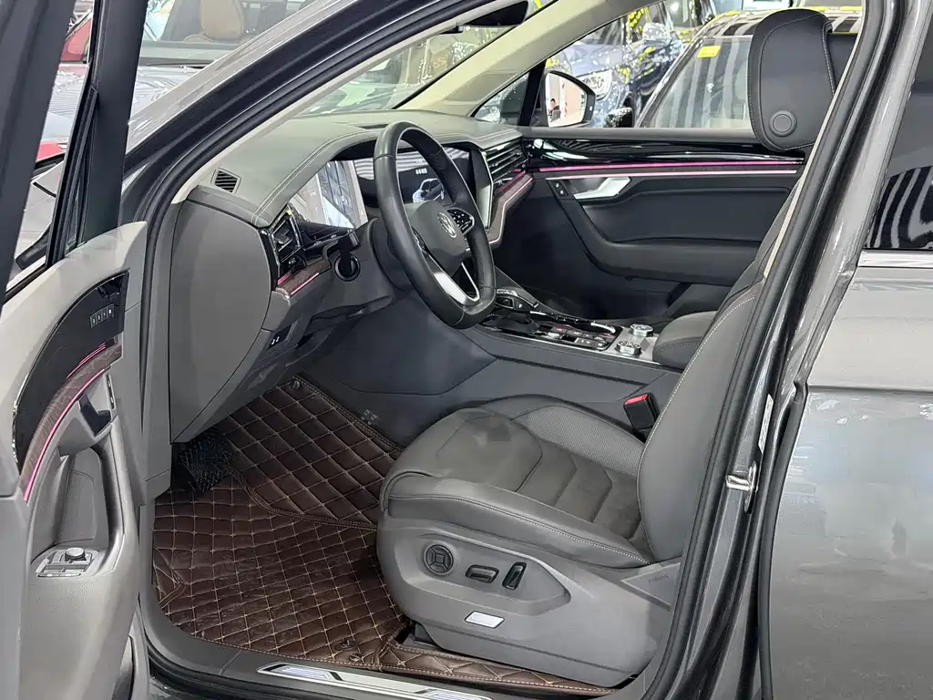 Volkswagen Touareg 2023 3.0TSI R-Share Edition Classic Sport Package
