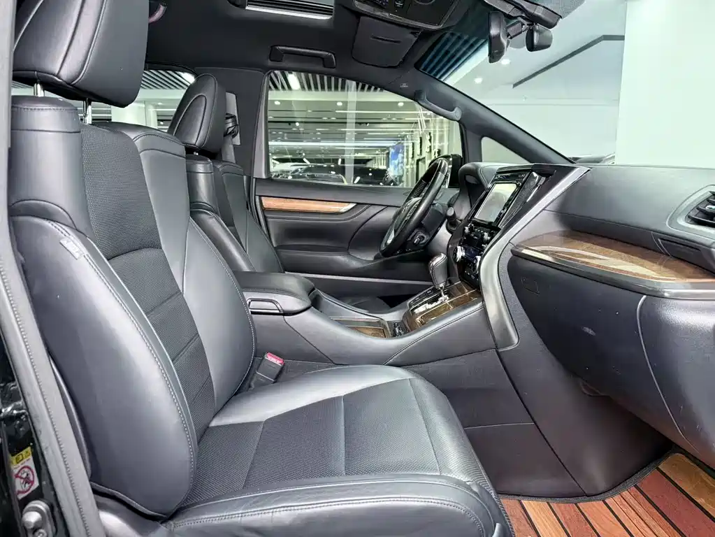 Alphard 2015 3.5L Luxury Edition