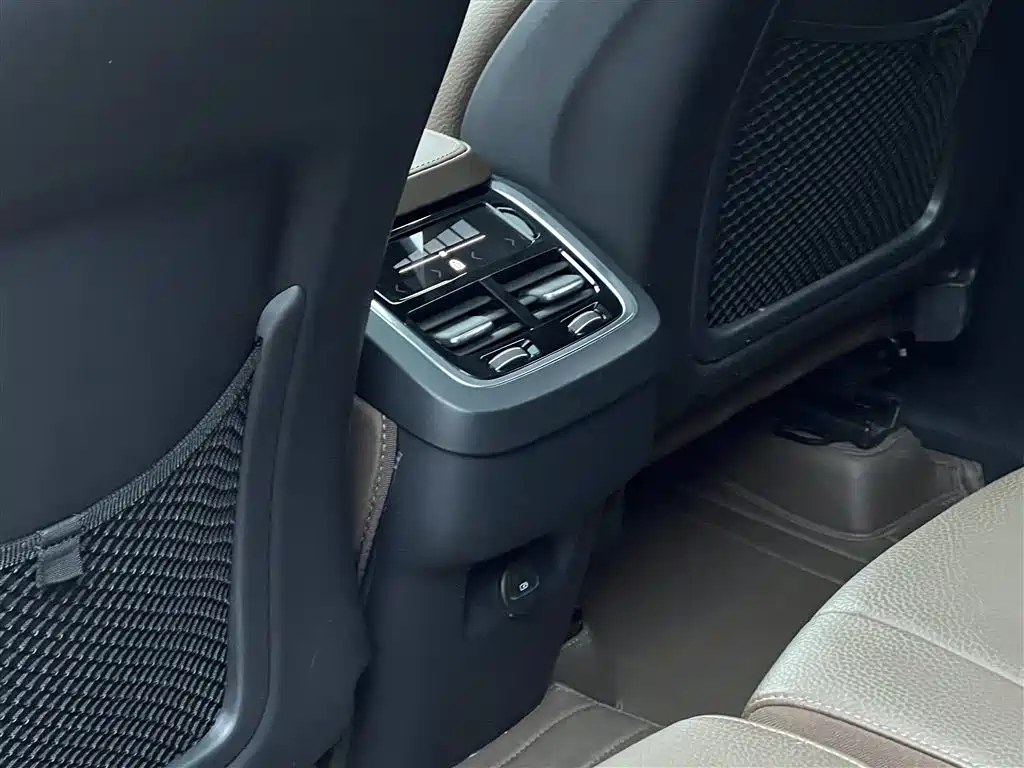 Volvo XC90 2023 B5 Momentum 7-seater