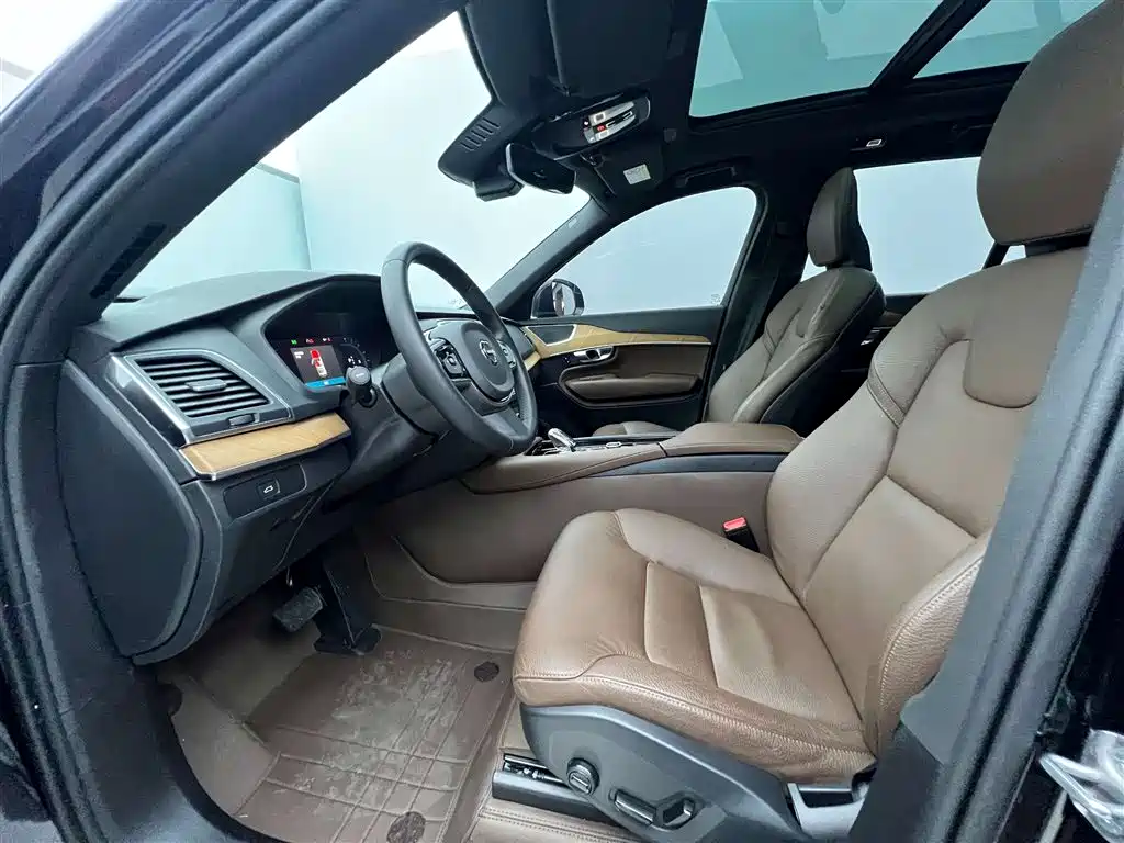 Volvo XC90 2023 B5 Momentum 7-seater