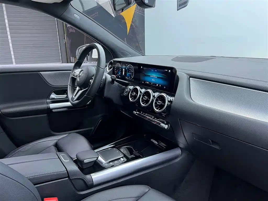 Mercedes-Benz GLA 200
