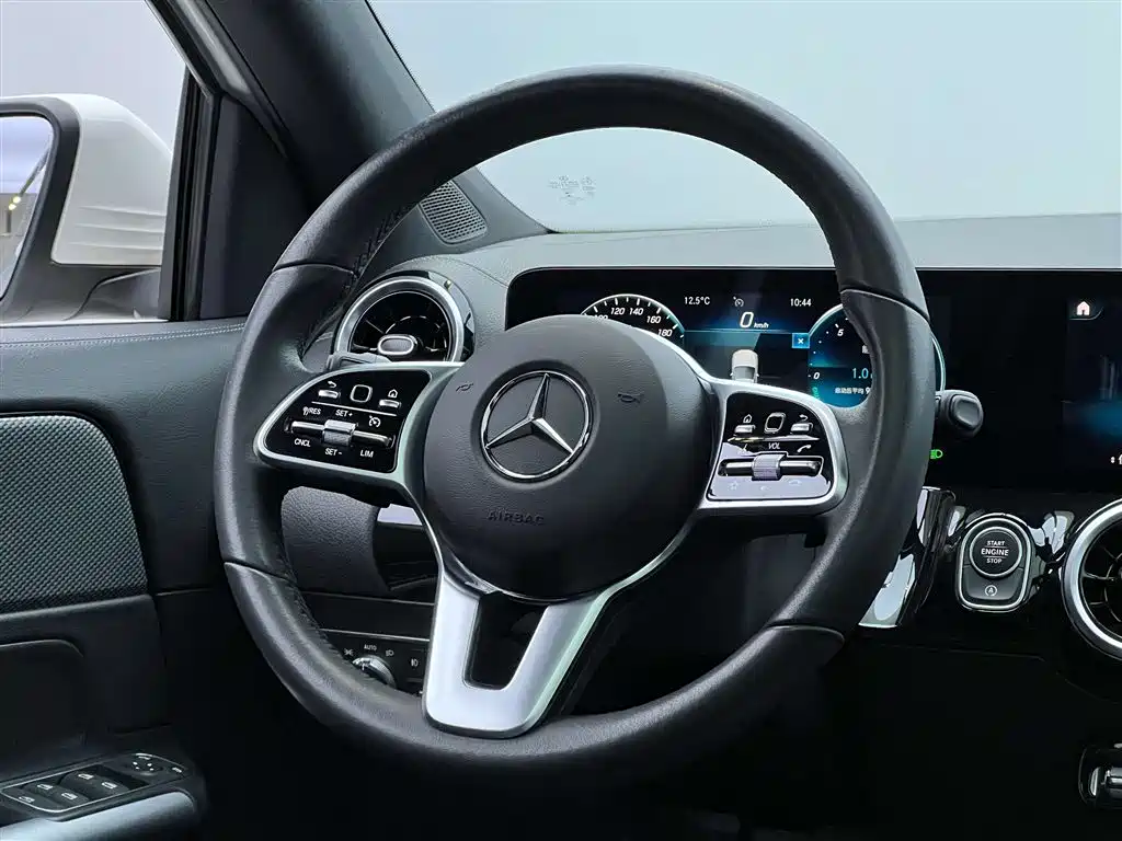 Mercedes-Benz GLA 200