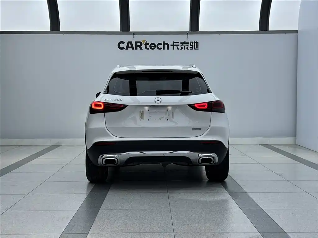 Mercedes-Benz GLA 200