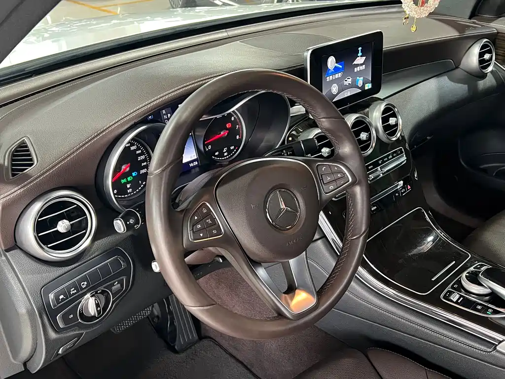 Mercedes-Benz GLC 260 4MATIC Luxury Edition 2017
