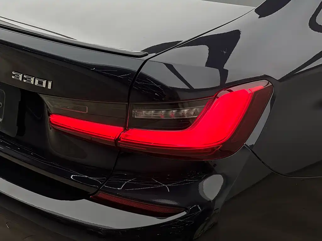 BMW 3 Series 2021 325i M Sport Night Edition - фото 3