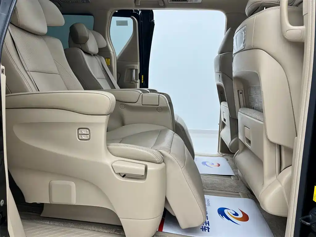 Alphard 2011 3.5L Luxury Edition