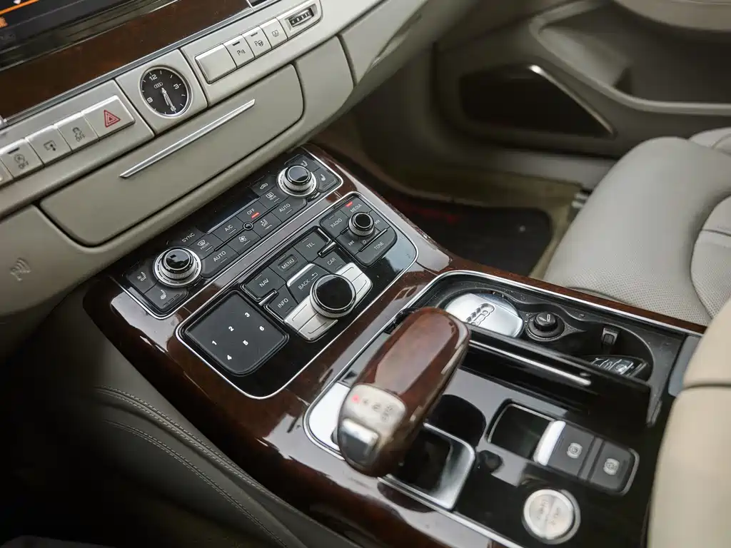 Audi A8L 2014 60 TFSI quattro Exclusive