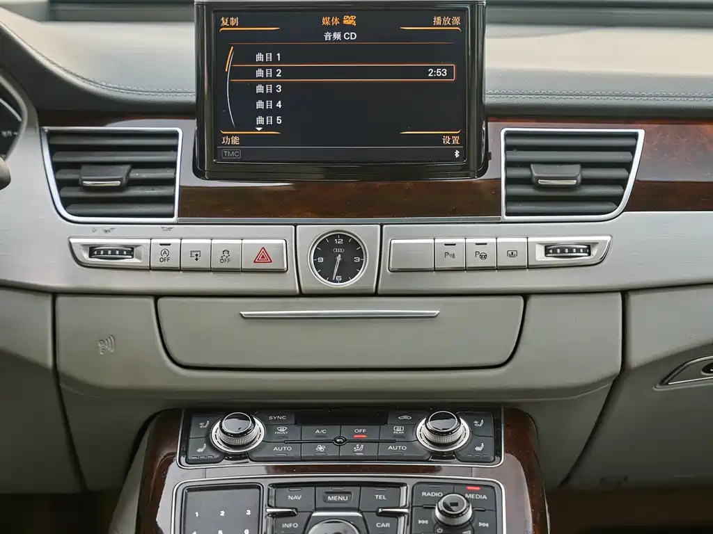Audi A8L 2014 60 TFSI quattro Exclusive