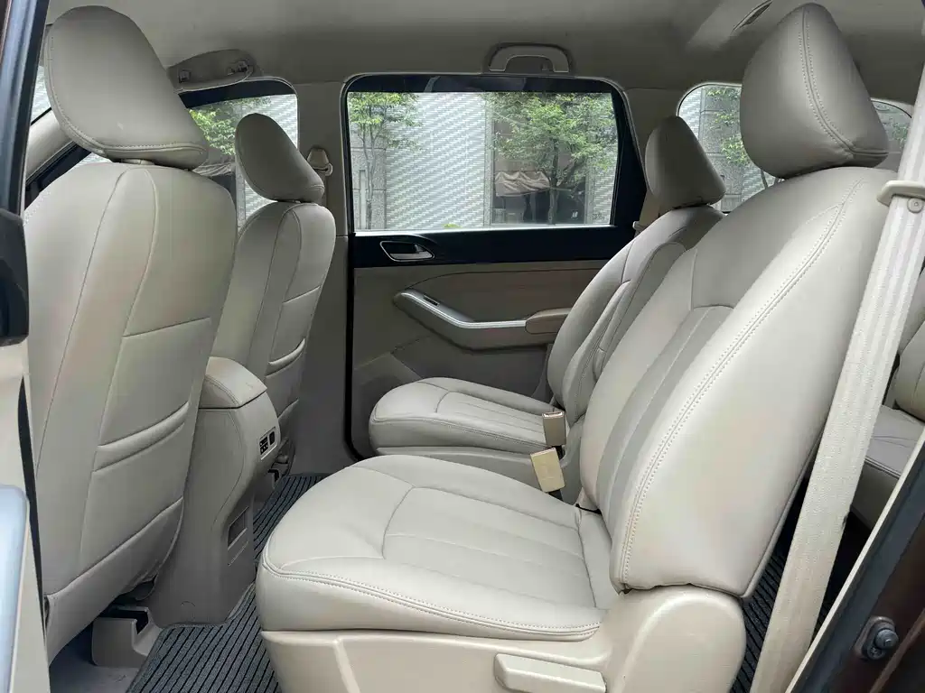 Baojun 730 2014 1.5L Manual Standard Edition 7-seat