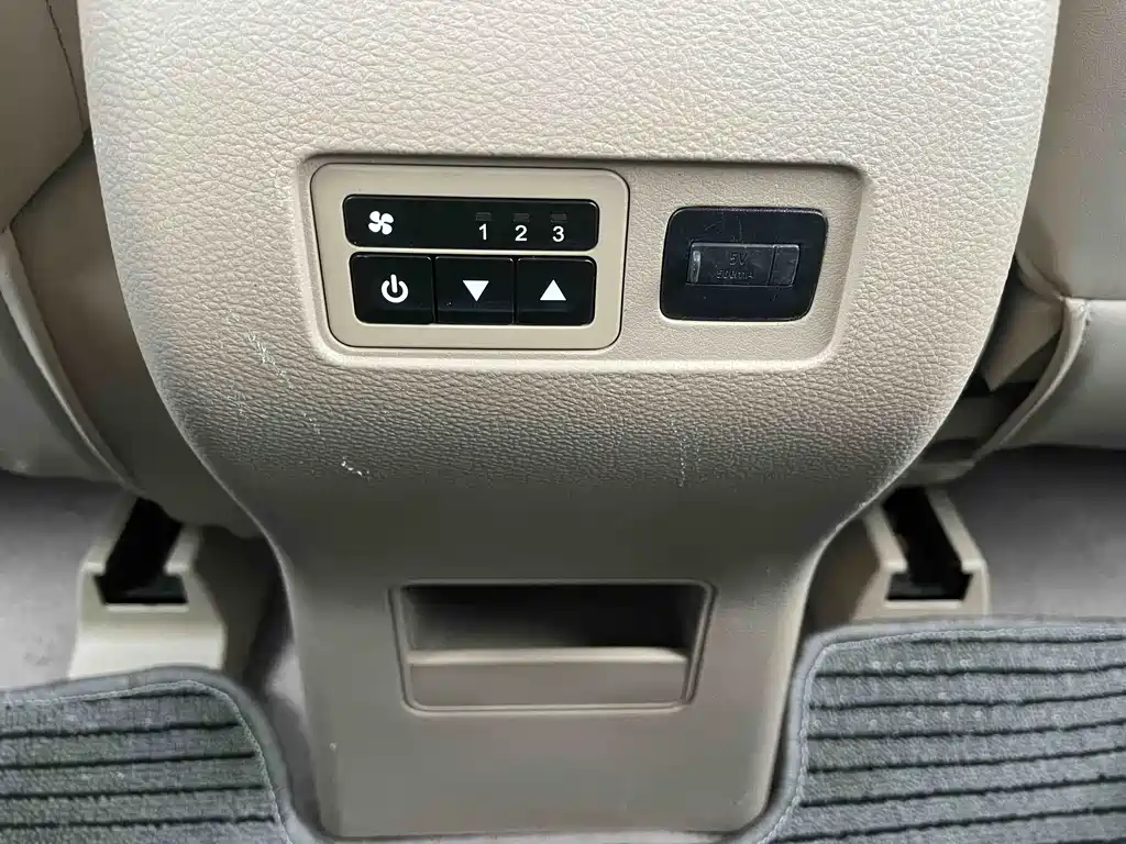Baojun 730 2014 1.5L Manual Standard Edition 7-seat