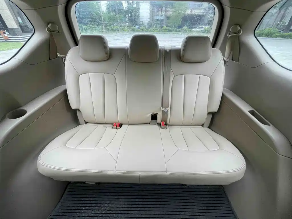 Baojun 730 2014 1.5L Manual Standard Edition 7-seat