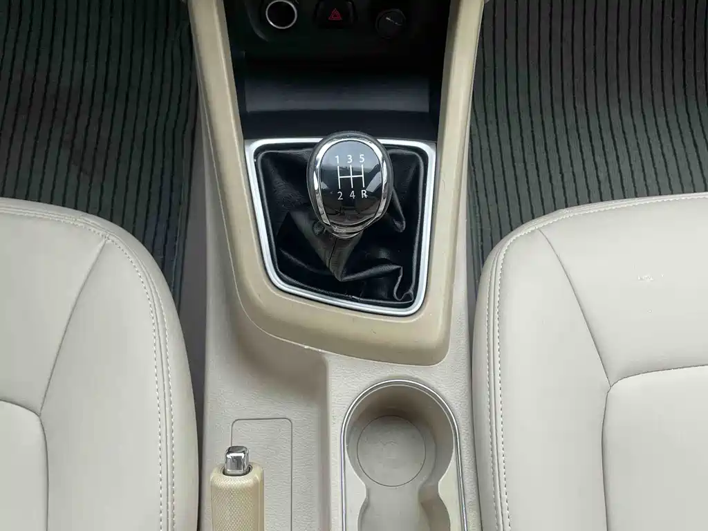 Baojun 730 2014 1.5L Manual Standard Edition 7-seat
