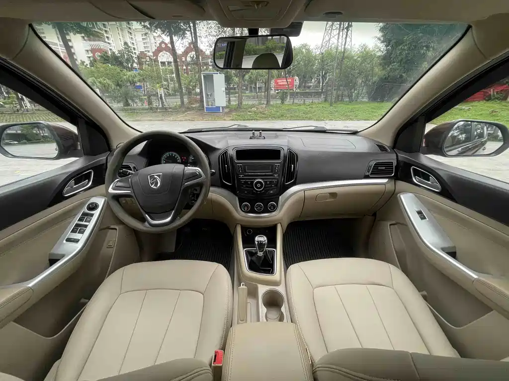 Baojun 730 2014 1.5L Manual Standard Edition 7-seat
