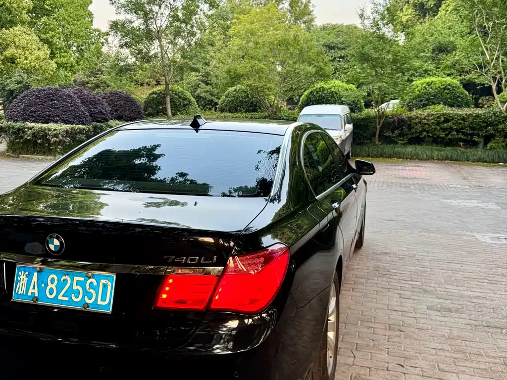 BMW 7 Series 2009 740Li Leading Edition