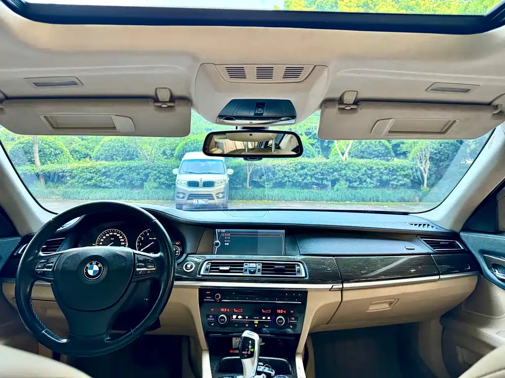 BMW 7 Series 2009 740Li Leading Edition