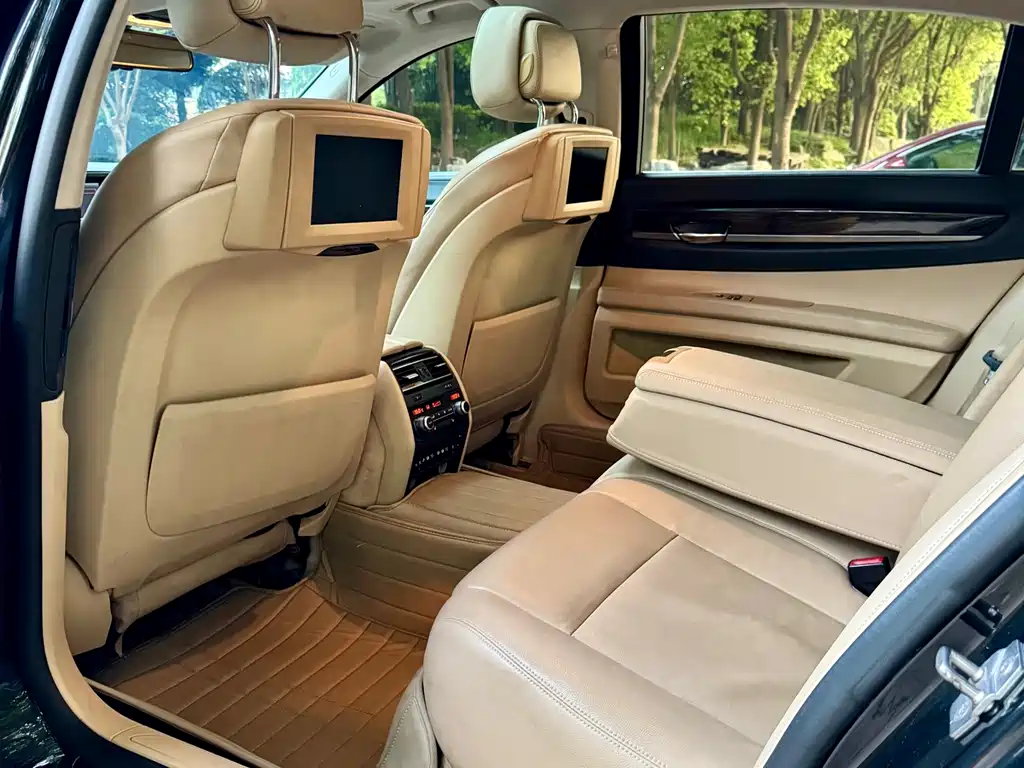 BMW 7 Series 2009 740Li Leading Edition