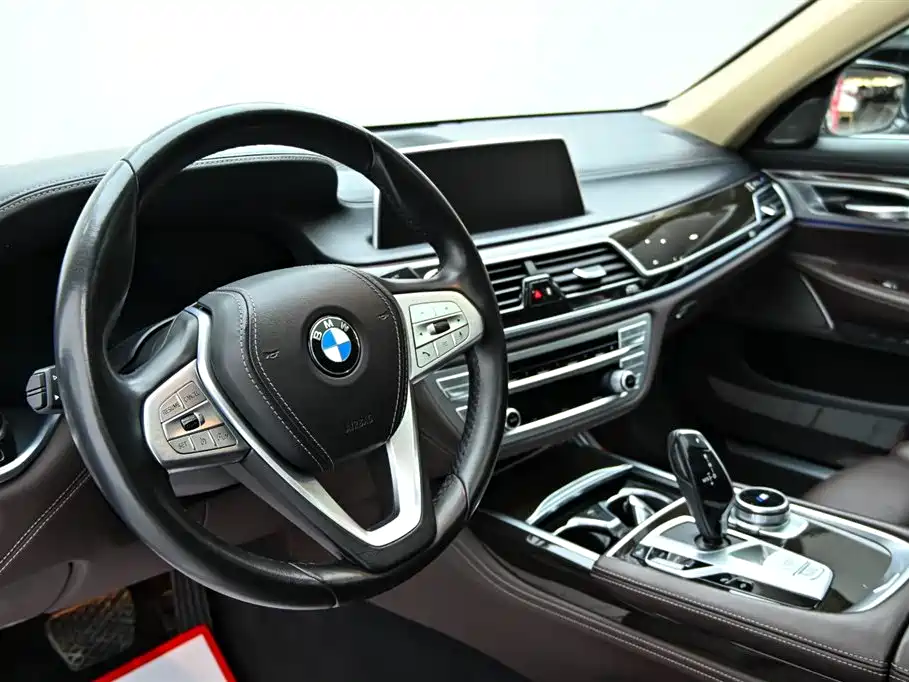 BMW 7 Series 2021 730Li Luxury Package - фото 16