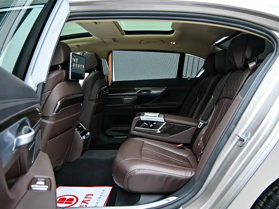 BMW 7 Series 2021 730Li Luxury Package - фото 12