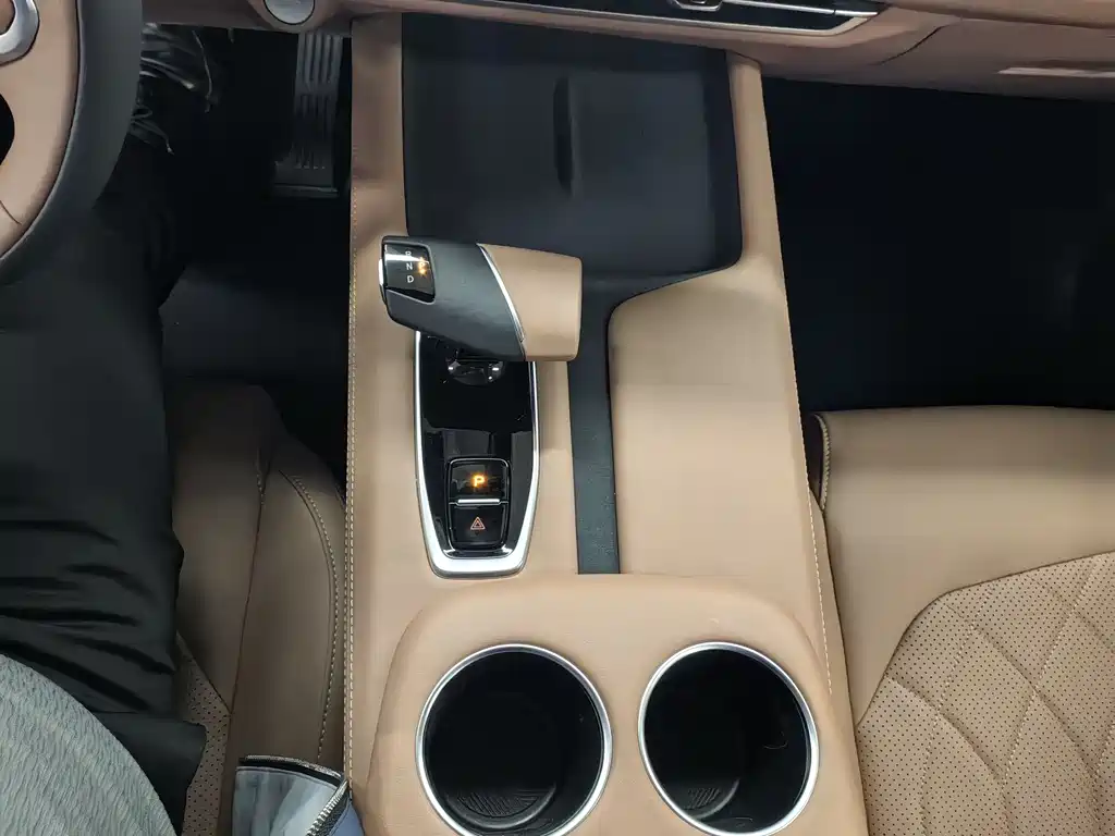 Changan UNI-Z PHEV 2024 Blue Whale iDD 125km Excellence Edition