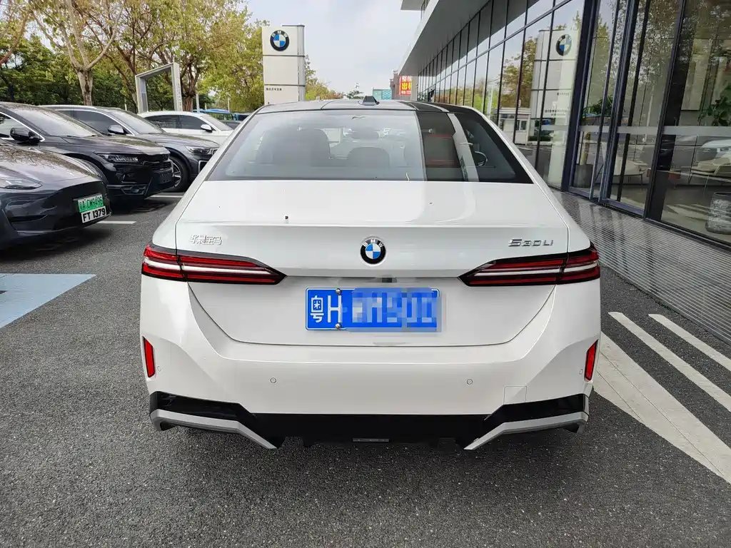 BMW 5 Series 2025 530Li Exclusive M Sport Package - фото 5