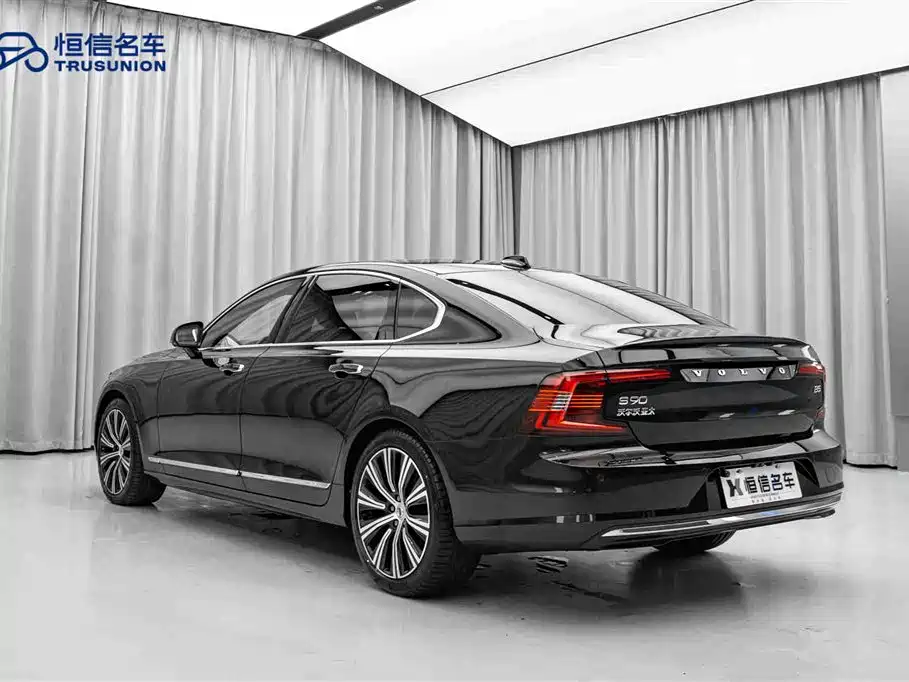 沃尔沃S90 2023款 B5 智远豪华版
