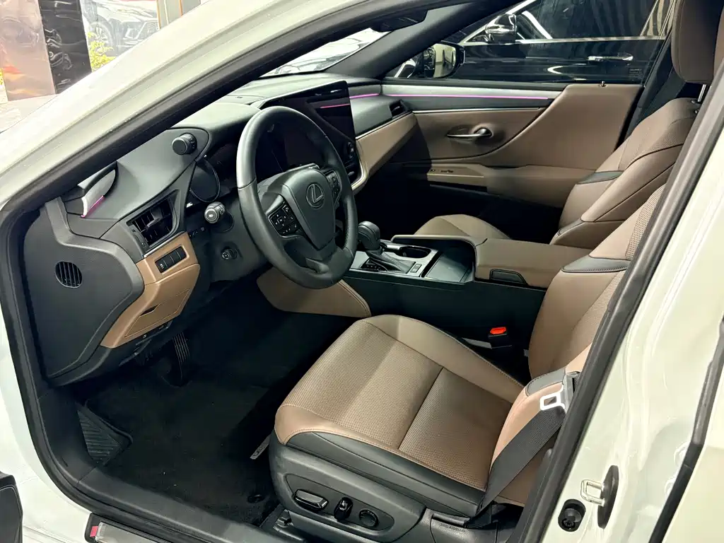 Lexus ES 2025 200 Premium Edition