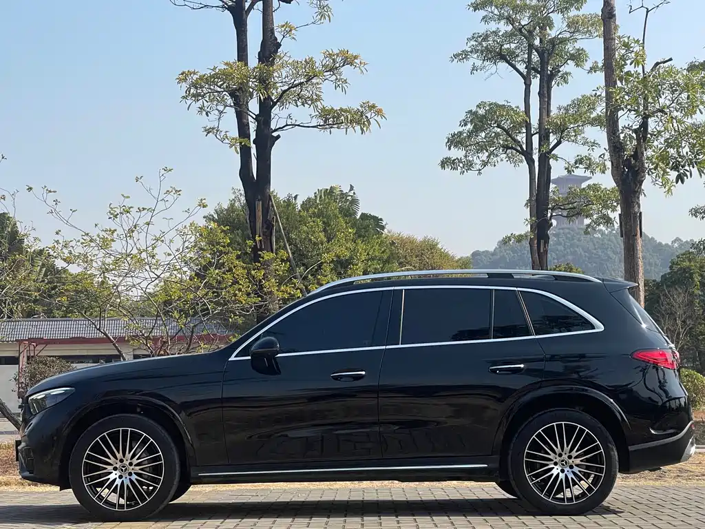 Mercedes-Benz GLC 300 L 4MATIC Luxury 5-Seater 2023 Facelift