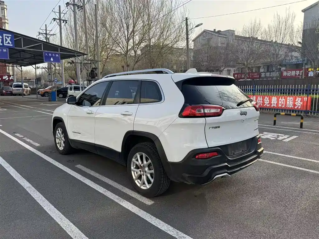 Jeep Cherokee 2017 model 2.0L Superior Edition