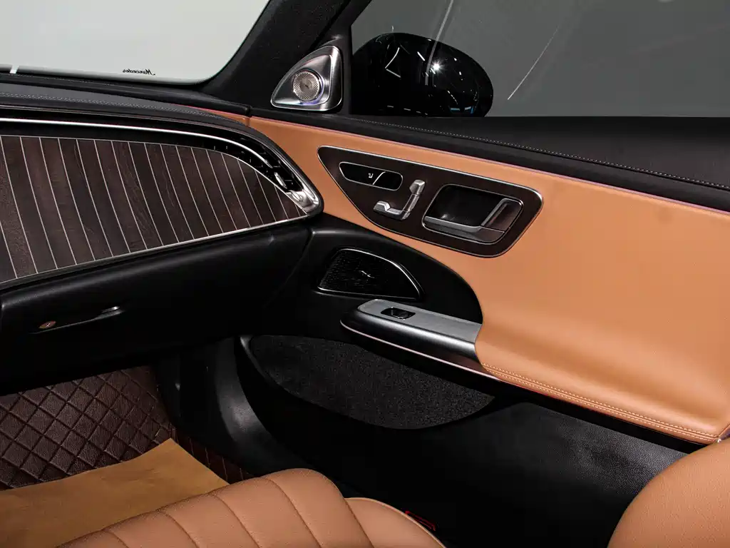 Mercedes-Benz E-Class 2025 E 300 L Fashion