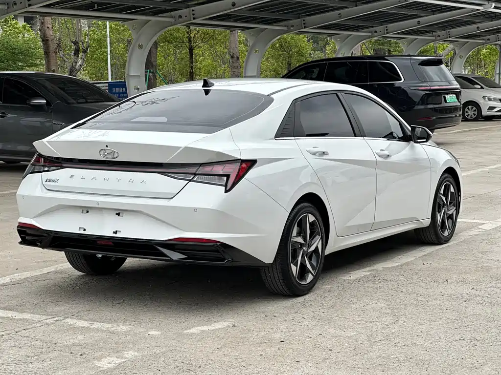 2021 Hyundai Elantra 1.5L CVT LUX