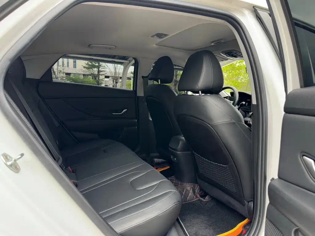 2021 Hyundai Elantra 1.5L CVT LUX