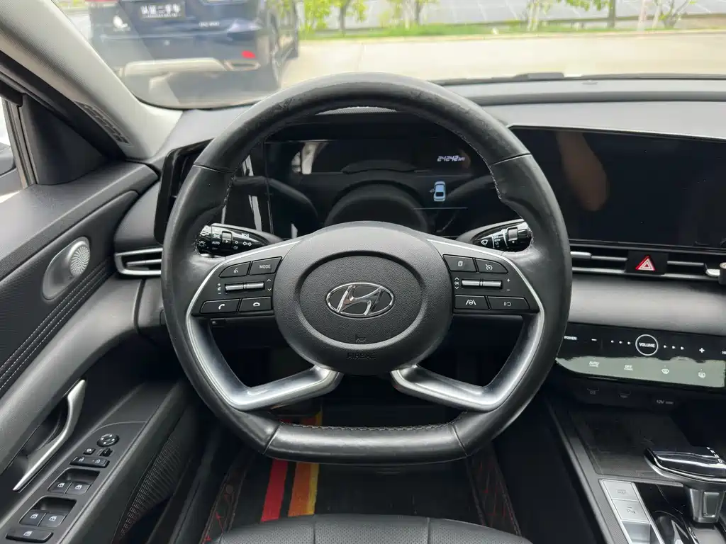 2021 Hyundai Elantra 1.5L CVT LUX