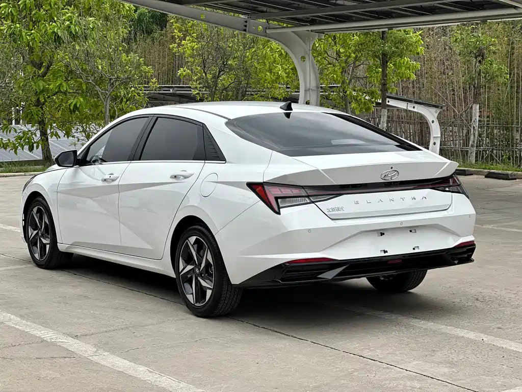 2021 Hyundai Elantra 1.5L CVT LUX