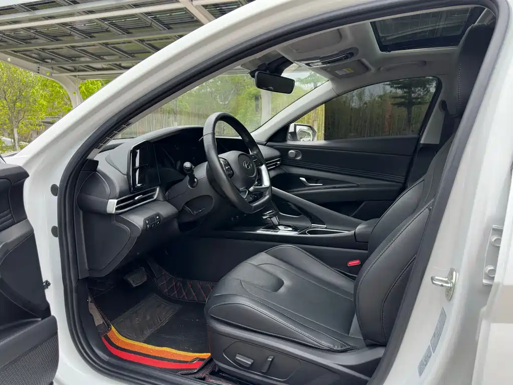 2021 Hyundai Elantra 1.5L CVT LUX