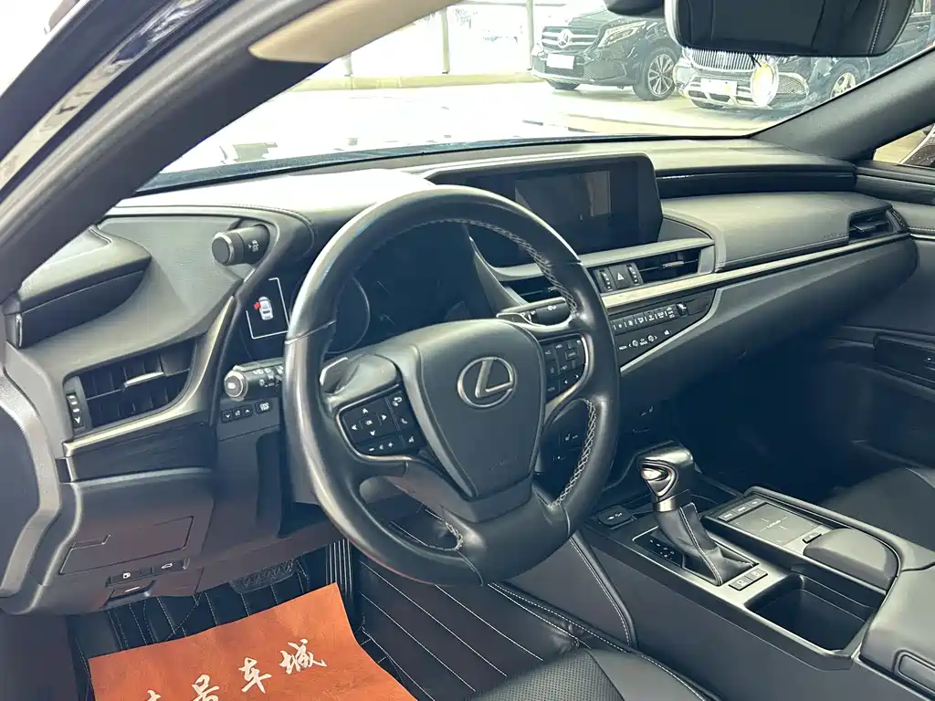 Lexus ES 2020 200 Excellence Edition