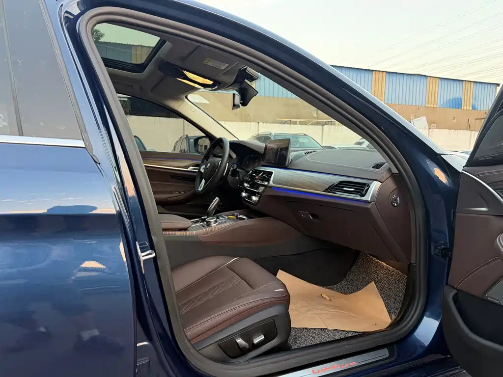 BMW 5 Series 2022 530Li Leading Edition Luxury Package - фото 15