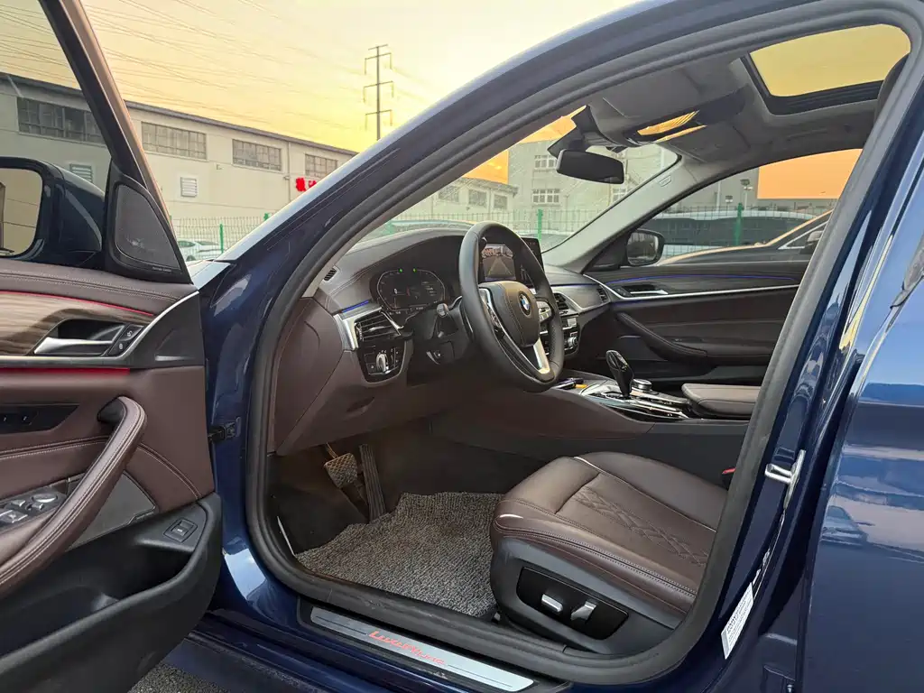 BMW 5 Series 2022 530Li Leading Edition Luxury Package - фото 11