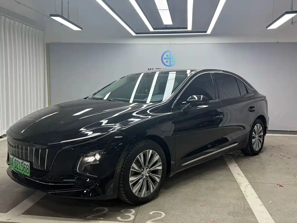 Hongqi E-QM5 2024 450km Travel Edition